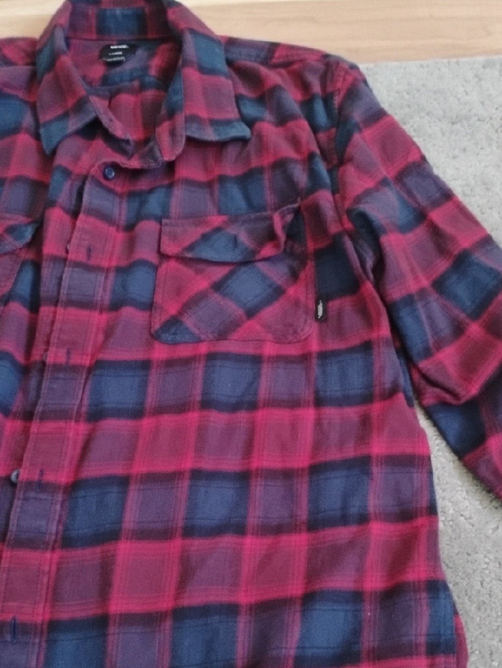 Vans Red and Navy Plaid Flannel Button-Down Shirt. Men's XL. Excellent Conditio - Picture 7 of 8